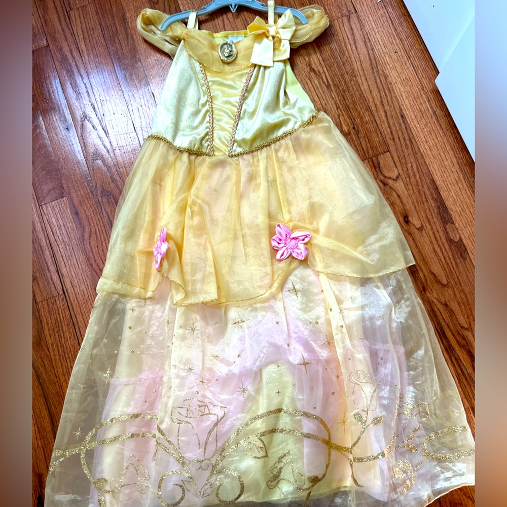Halloween 🎃 sale! NWOT beautiful Belle costume/dress up size 9/10